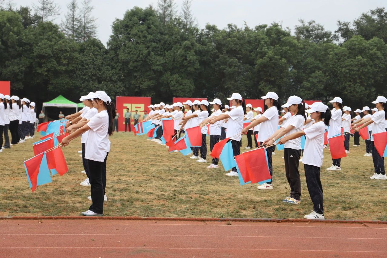 鲜衣怒马少年时 厉兵秣马点兵日——云南经济管理学院医学院军训结业典礼 第 8 张 鲜衣怒马少年时 厉兵秣马点兵日——云南经济管理学院医学院军训结业典礼 第 8 张