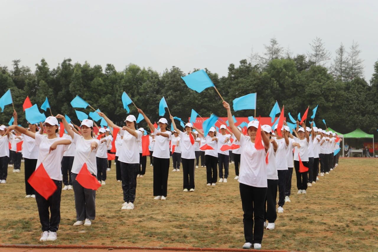 鲜衣怒马少年时 厉兵秣马点兵日——云南经济管理学院医学院军训结业典礼 第 9 张 鲜衣怒马少年时 厉兵秣马点兵日——云南经济管理学院医学院军训结业典礼 第 9 张