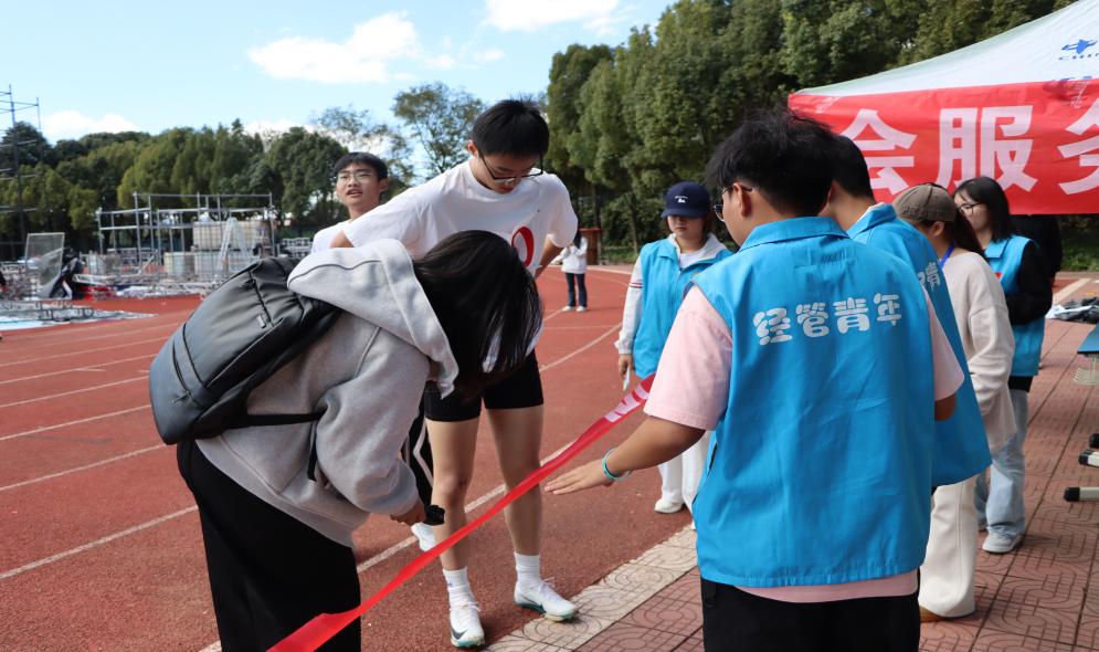 绿茵逐梦，医心启航 ——云南经济管理学院运动会开幕式暨首日赛事精彩速递 第 22 张