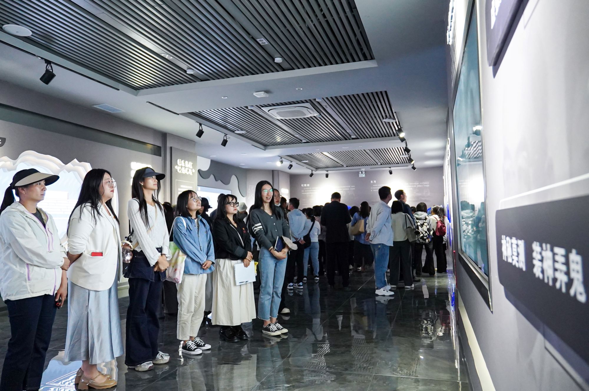 学校组织党员干部赴云南省反腐倡廉警示教育基地开展党风廉政警示教育活动 第 2 张 学校组织党员干部赴云南省反腐倡廉警示教育基地开展党风廉政警示教育活动 第 2 张